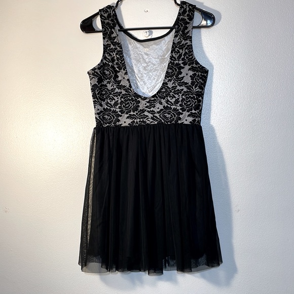 It’s me dress backless black/ silver - Picture 5 of 6